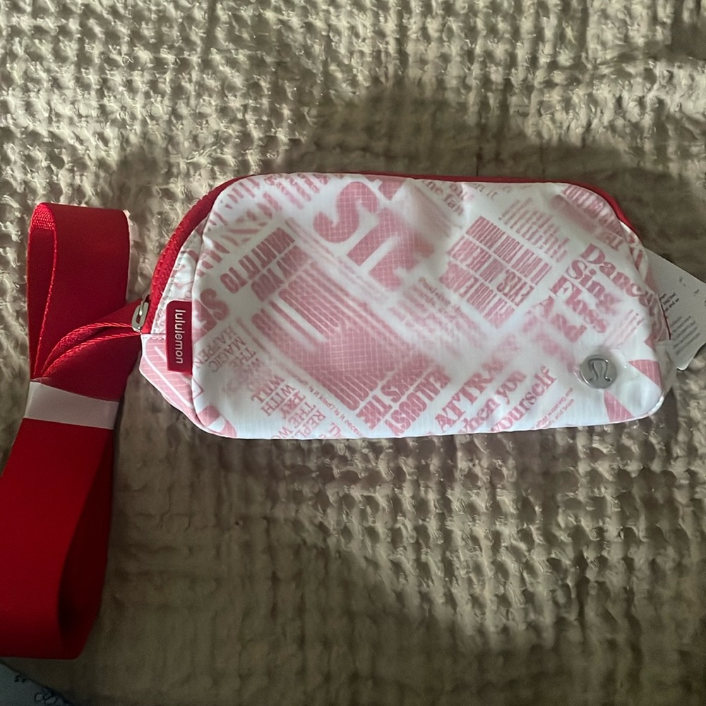 Lululemon Everywhere Belt Bag Manifesto Print NWT